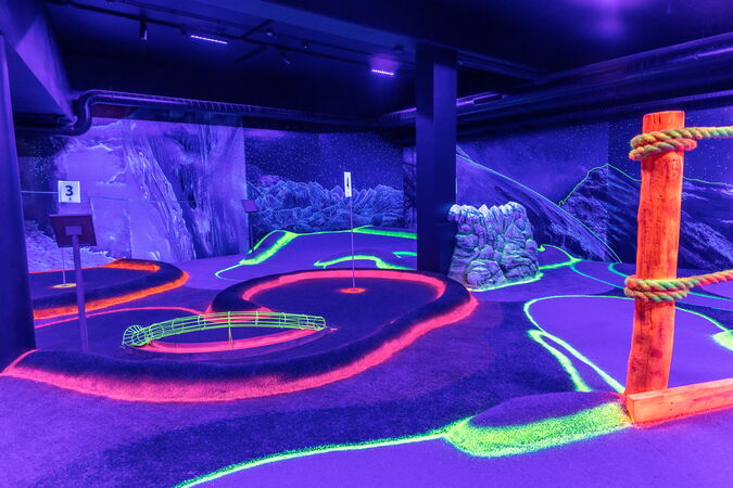 Black Light Golf 5