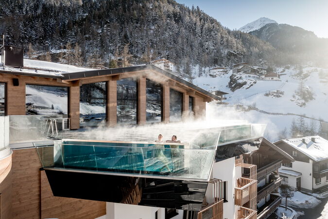 infinity_pool_aussenaufnahme_summit_spa_hotel_das_central_by_rudi_wyhlidal