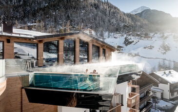 infinity_pool_aussenaufnahme_summit_spa_hotel_das_central_by_rudi_wyhlidal